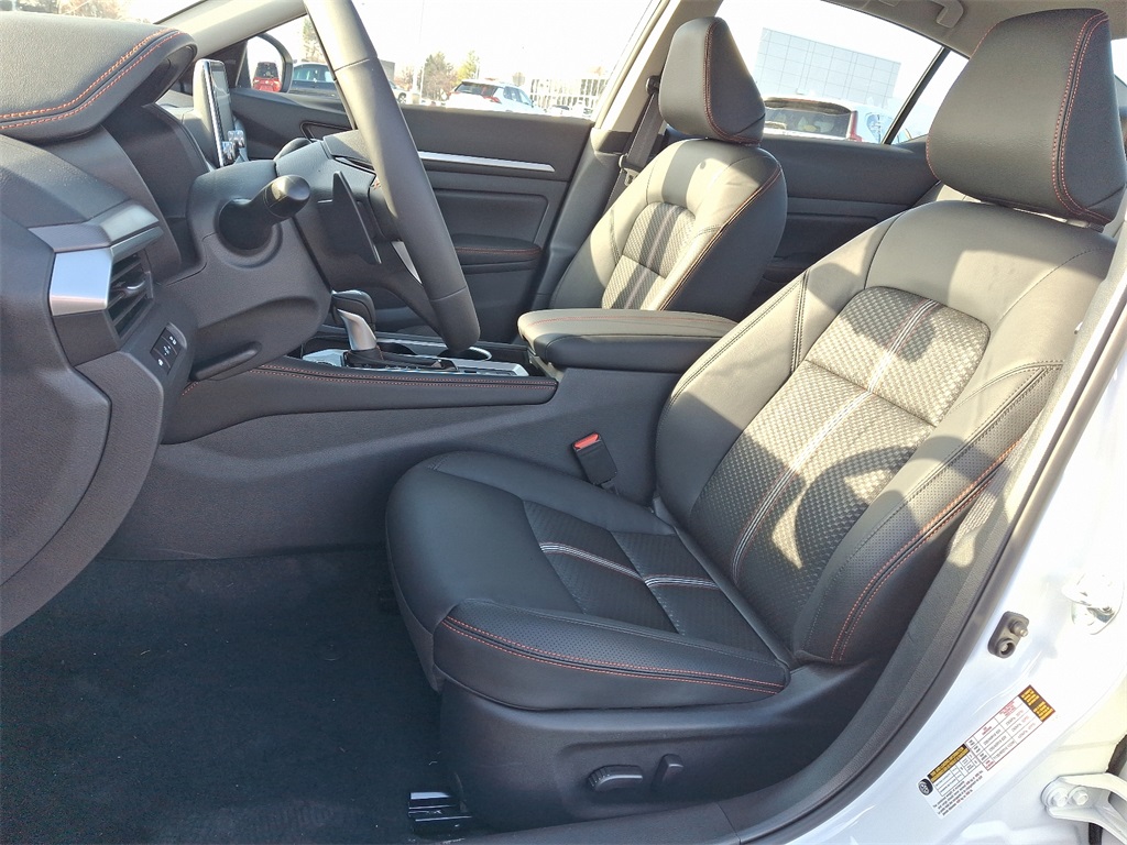 2025 Nissan Altima 2.5 SR - Photo 9