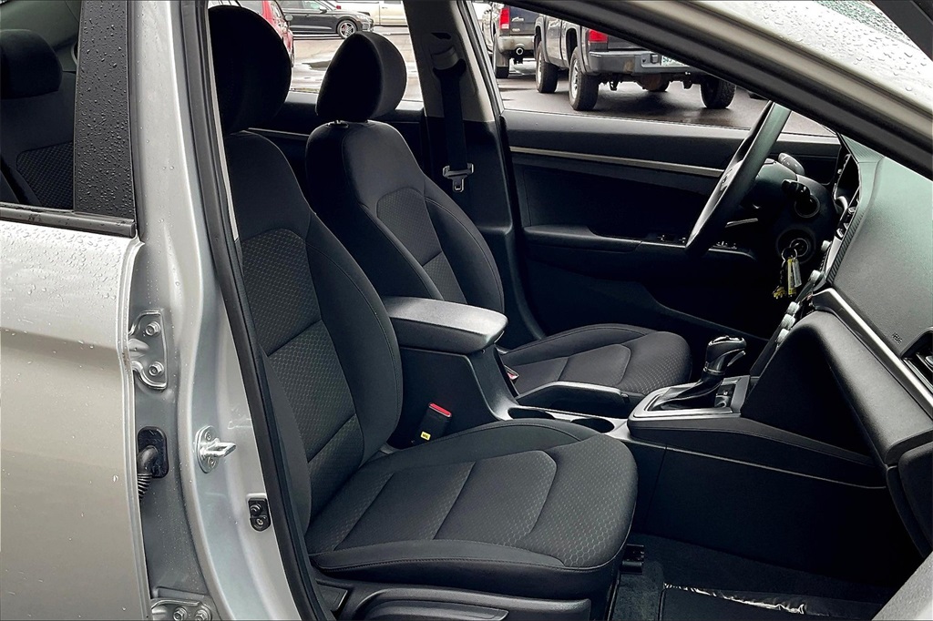 2020 Hyundai Elantra SE - Photo 11