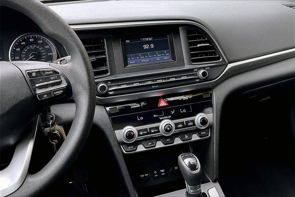 2020 Hyundai Elantra SE - Photo 17