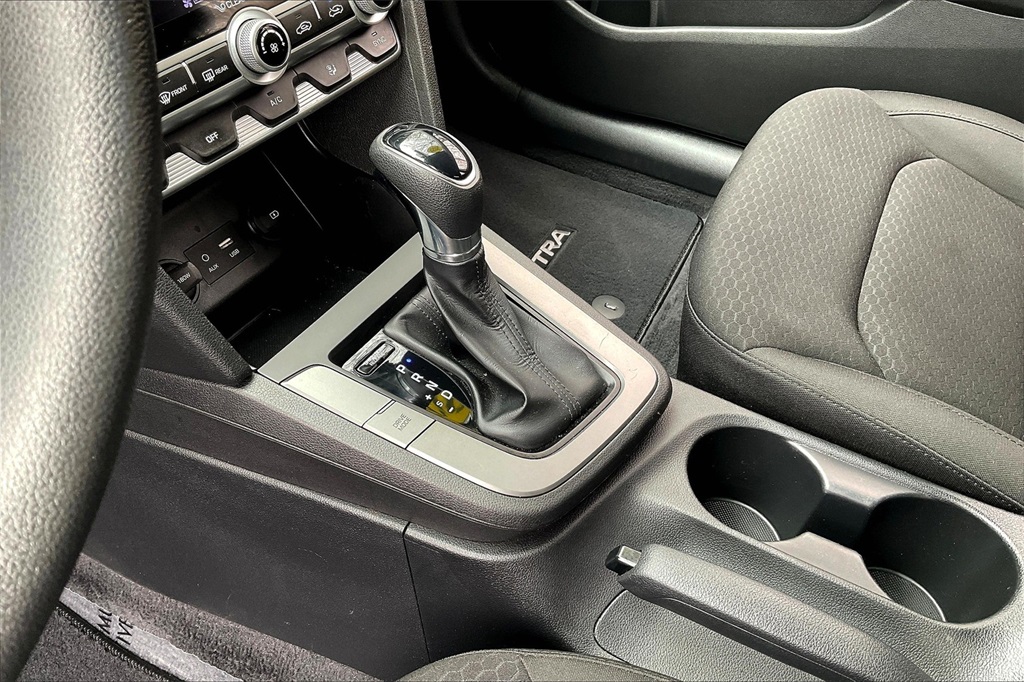 2020 Hyundai Elantra SE - Photo 19