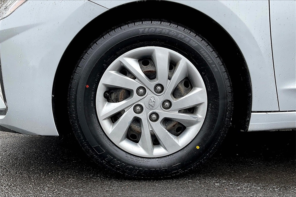 2020 Hyundai Elantra SE - Photo 21