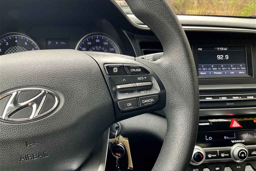 2020 Hyundai Elantra SE - Photo 23