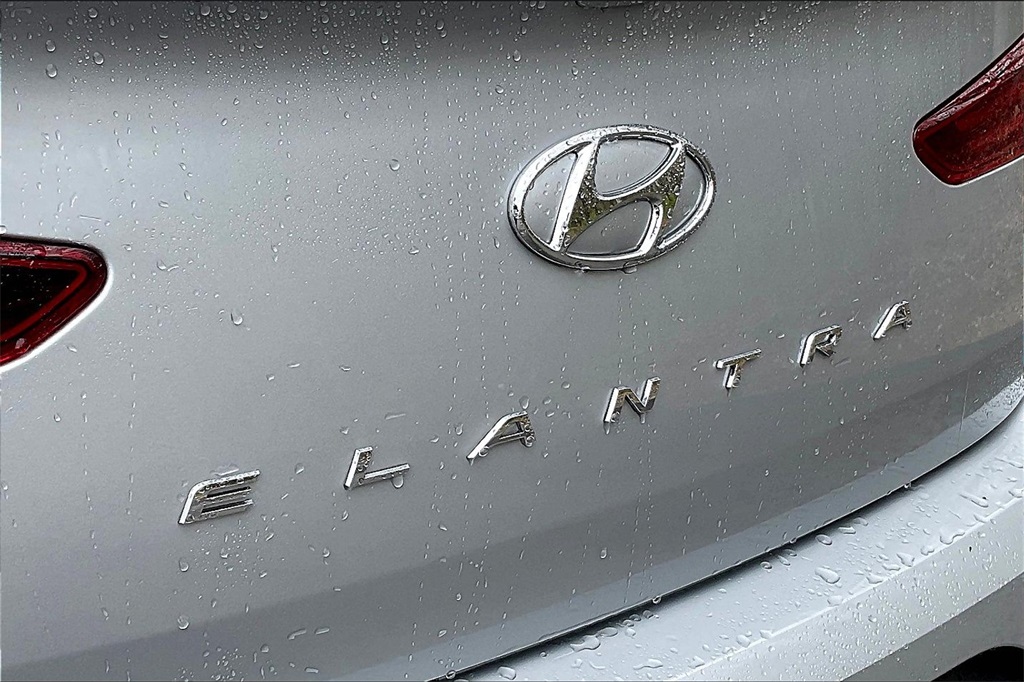 2020 Hyundai Elantra SE - Photo 26