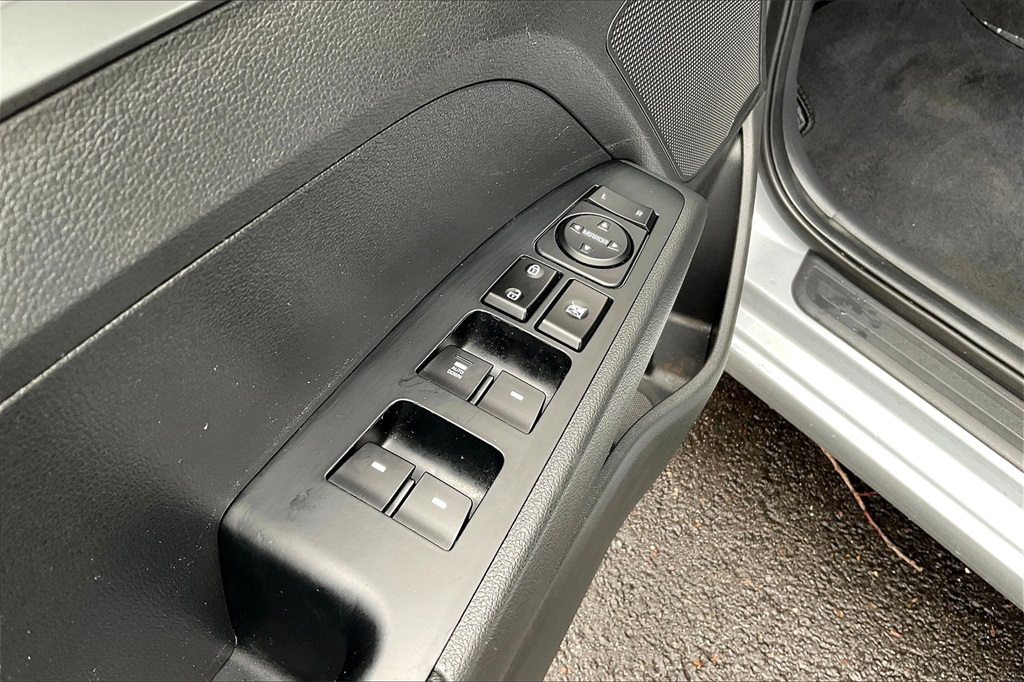 2020 Hyundai Elantra SE - Photo 27