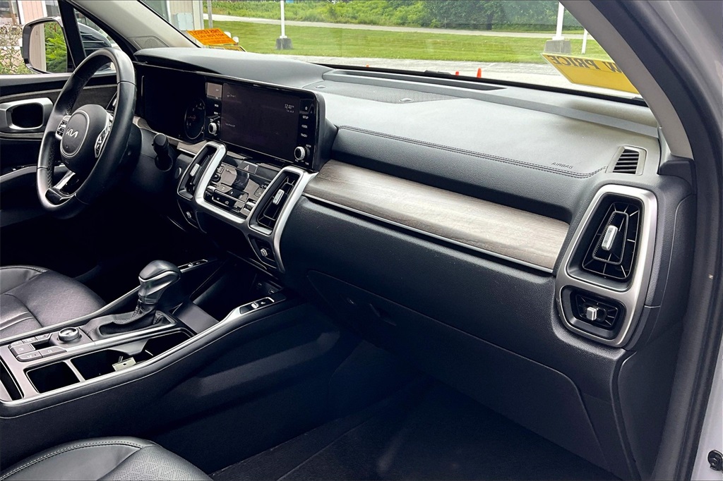 2022 Kia Sorento X-Line EX - Photo 14