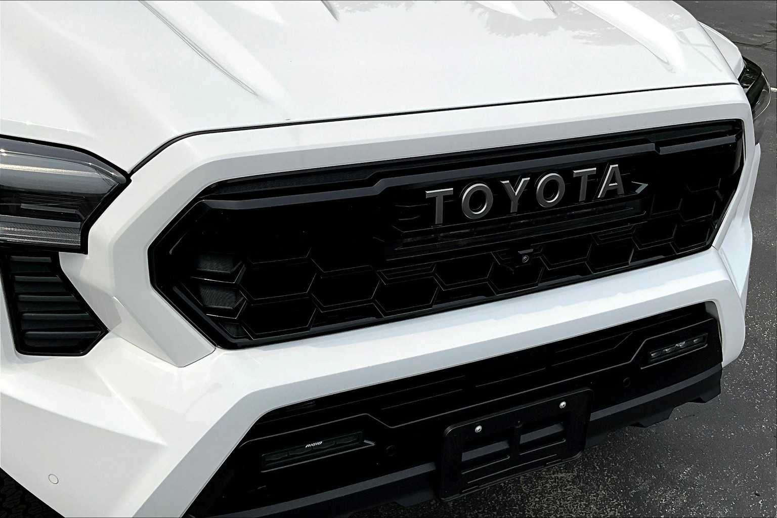 2024 Toyota Tacoma TRD Pro Hybrid - Photo 31