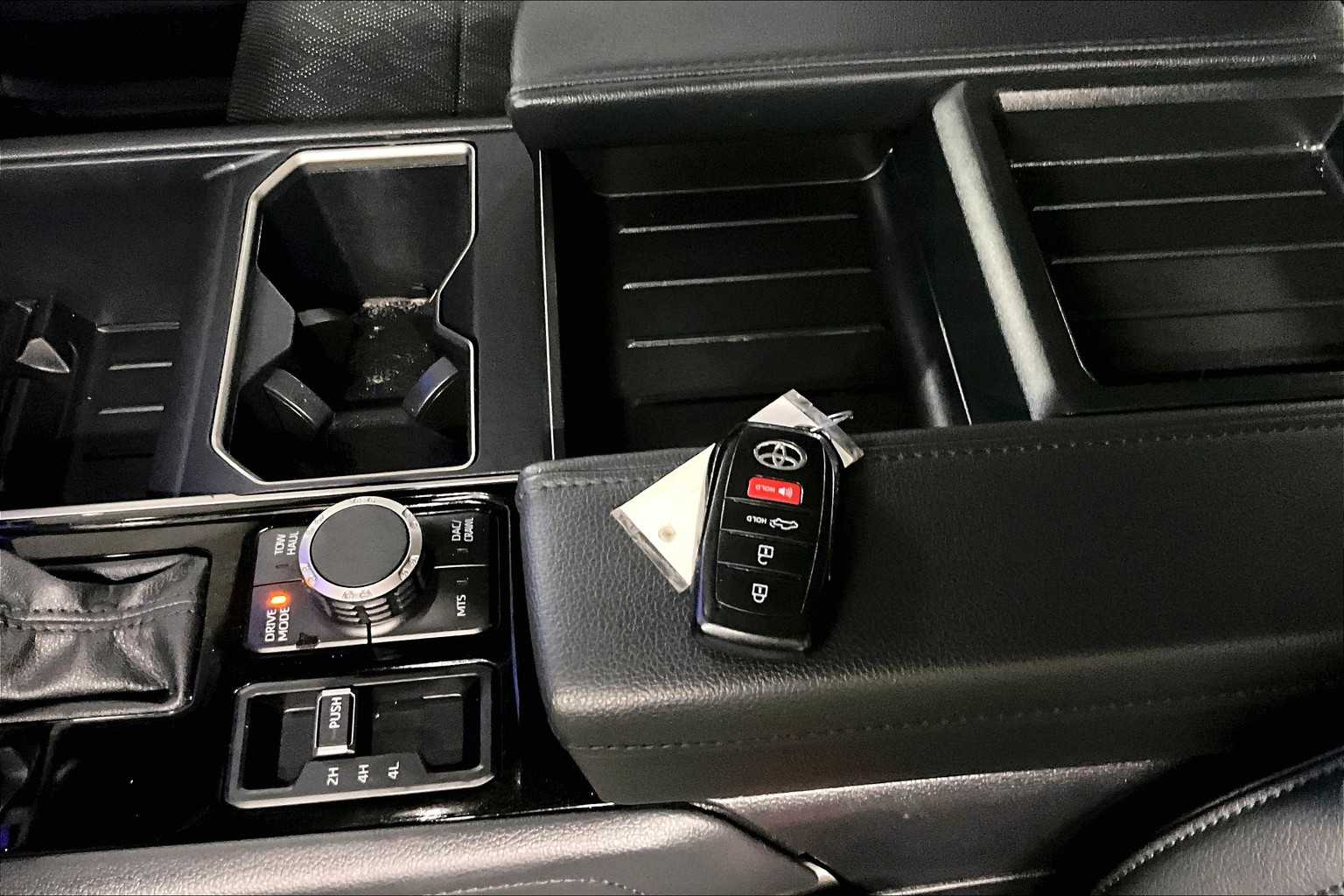 2023 Toyota Tundra Limited Hybrid - Photo 30