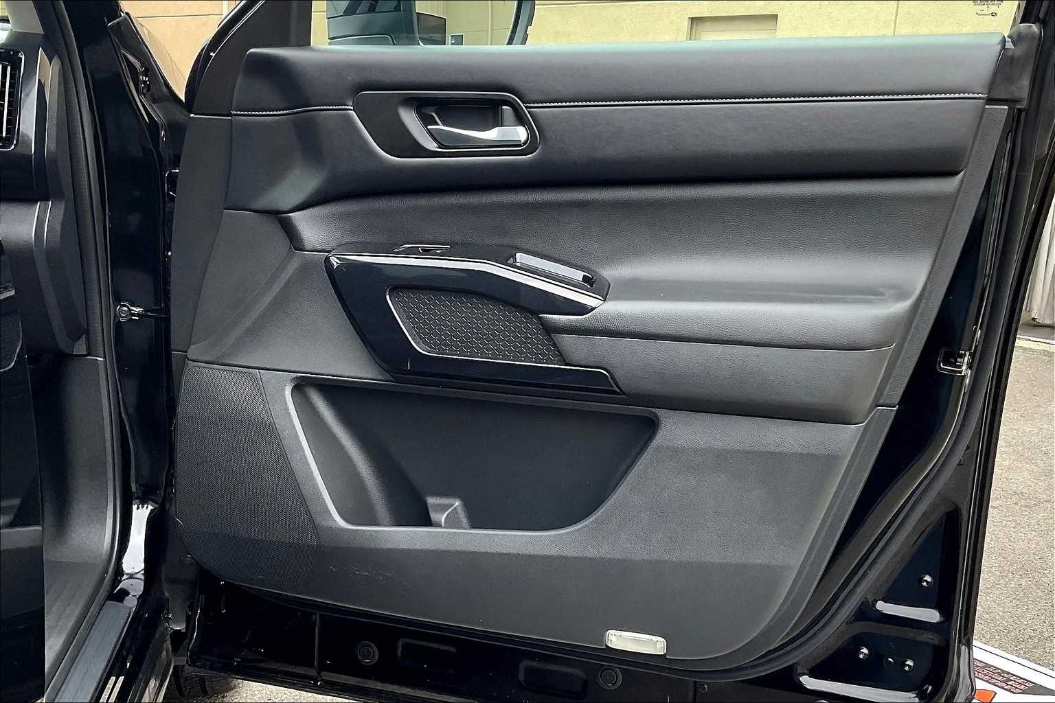 2022 Nissan Pathfinder SV - Photo 12
