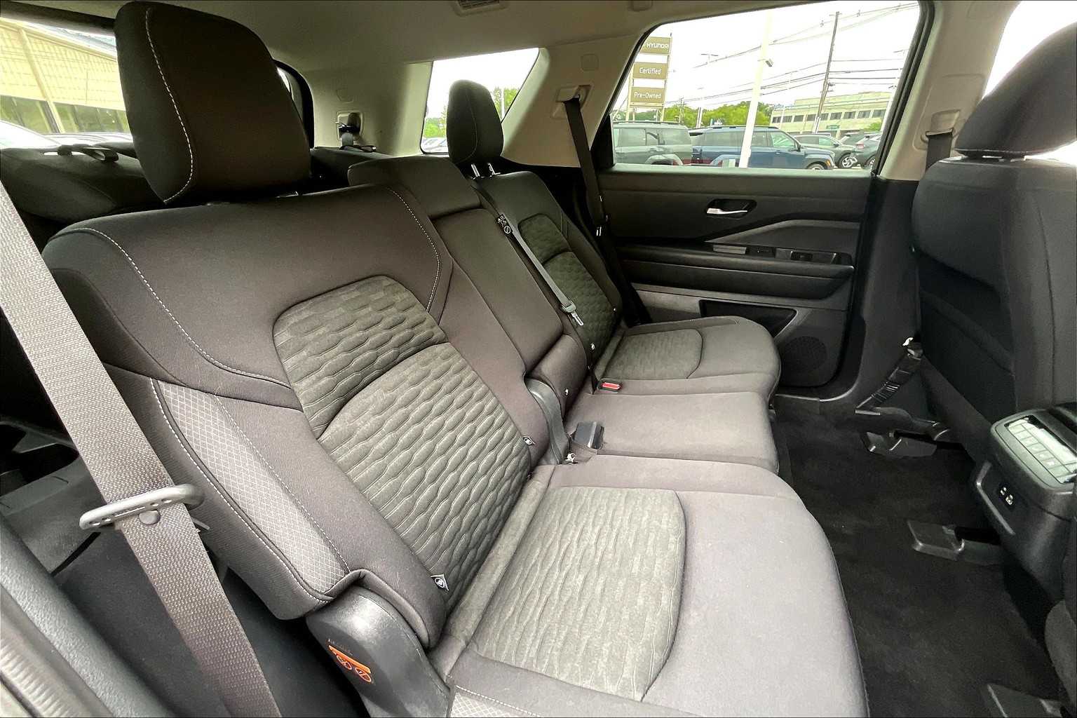 2022 Nissan Pathfinder SV - Photo 16