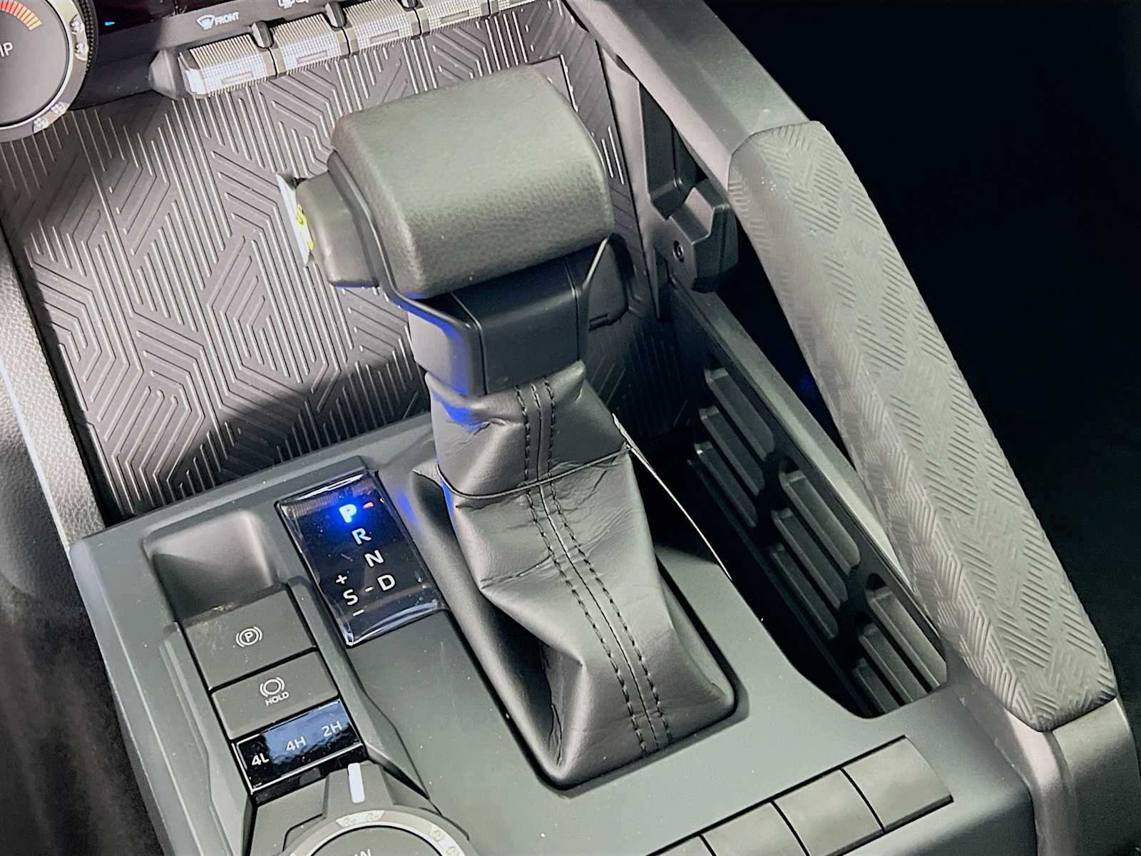 2025 Toyota Tacoma SR5 - Photo 11