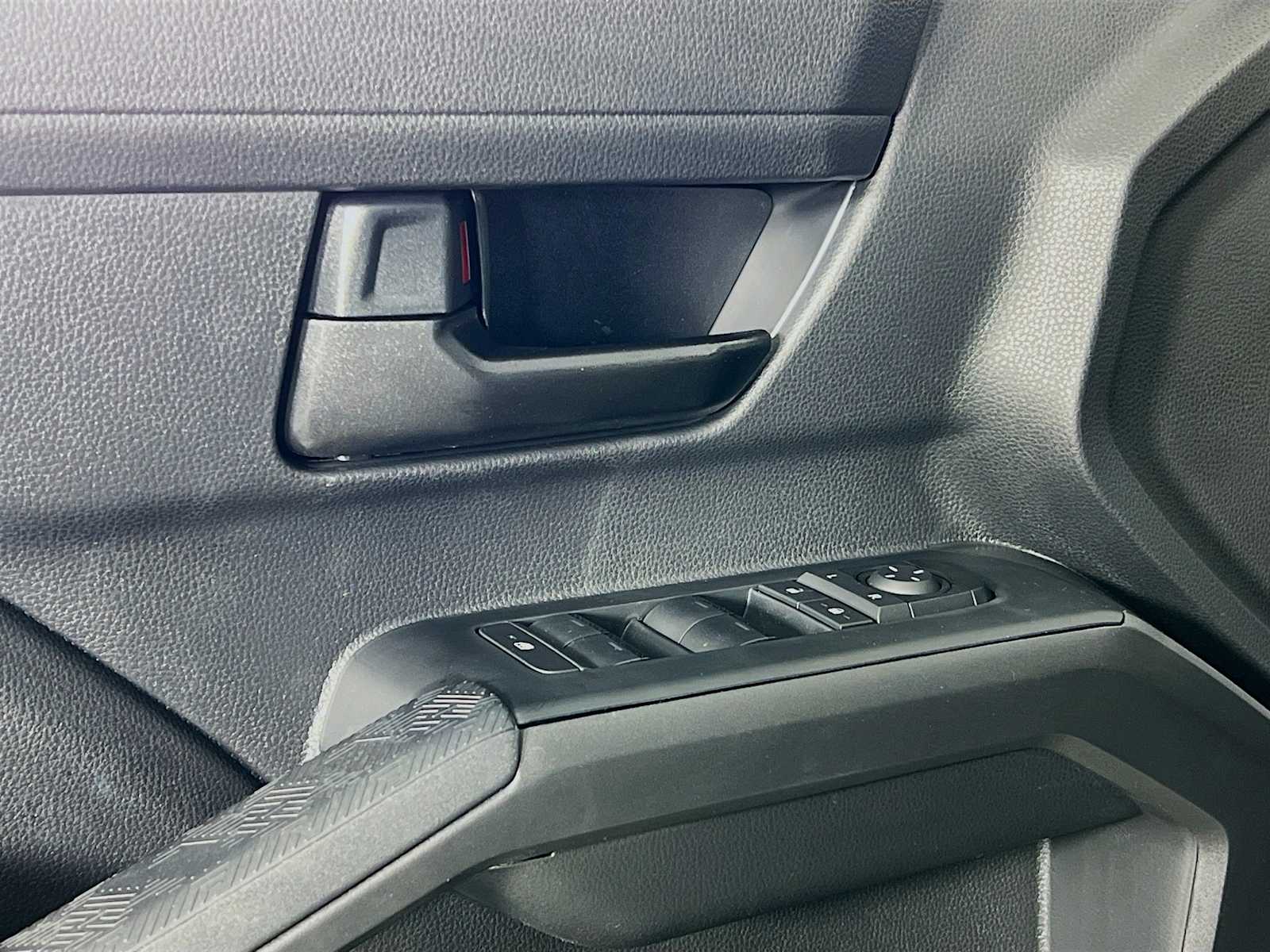 2025 Toyota Tacoma SR5 - Photo 15