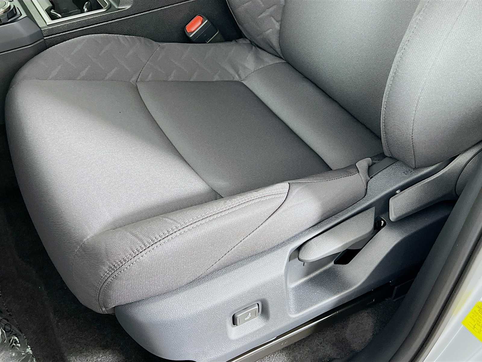 2025 Toyota Tacoma SR5 - Photo 16