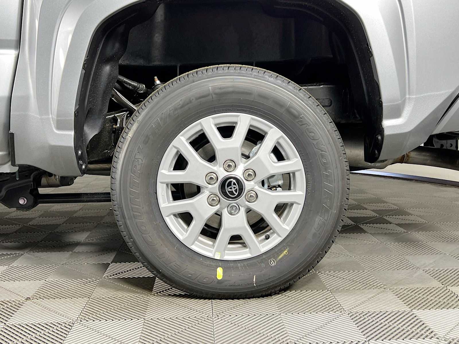 2025 Toyota Tacoma SR5 - Photo 18