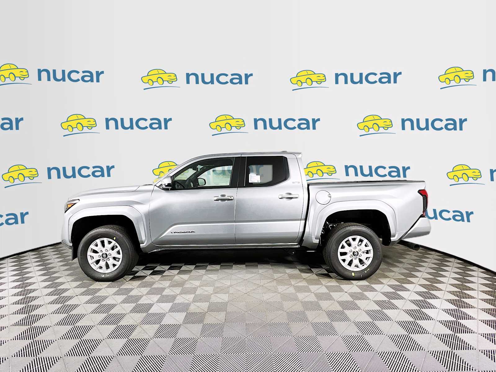 2025 Toyota Tacoma SR5 - Photo 3