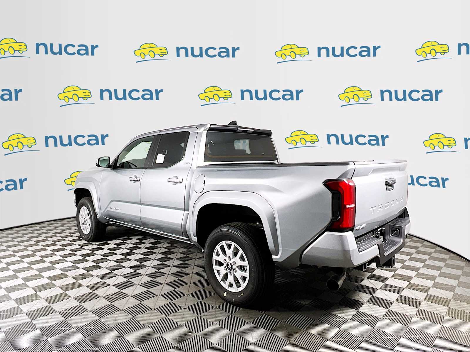 2025 Toyota Tacoma SR5 - Photo 4