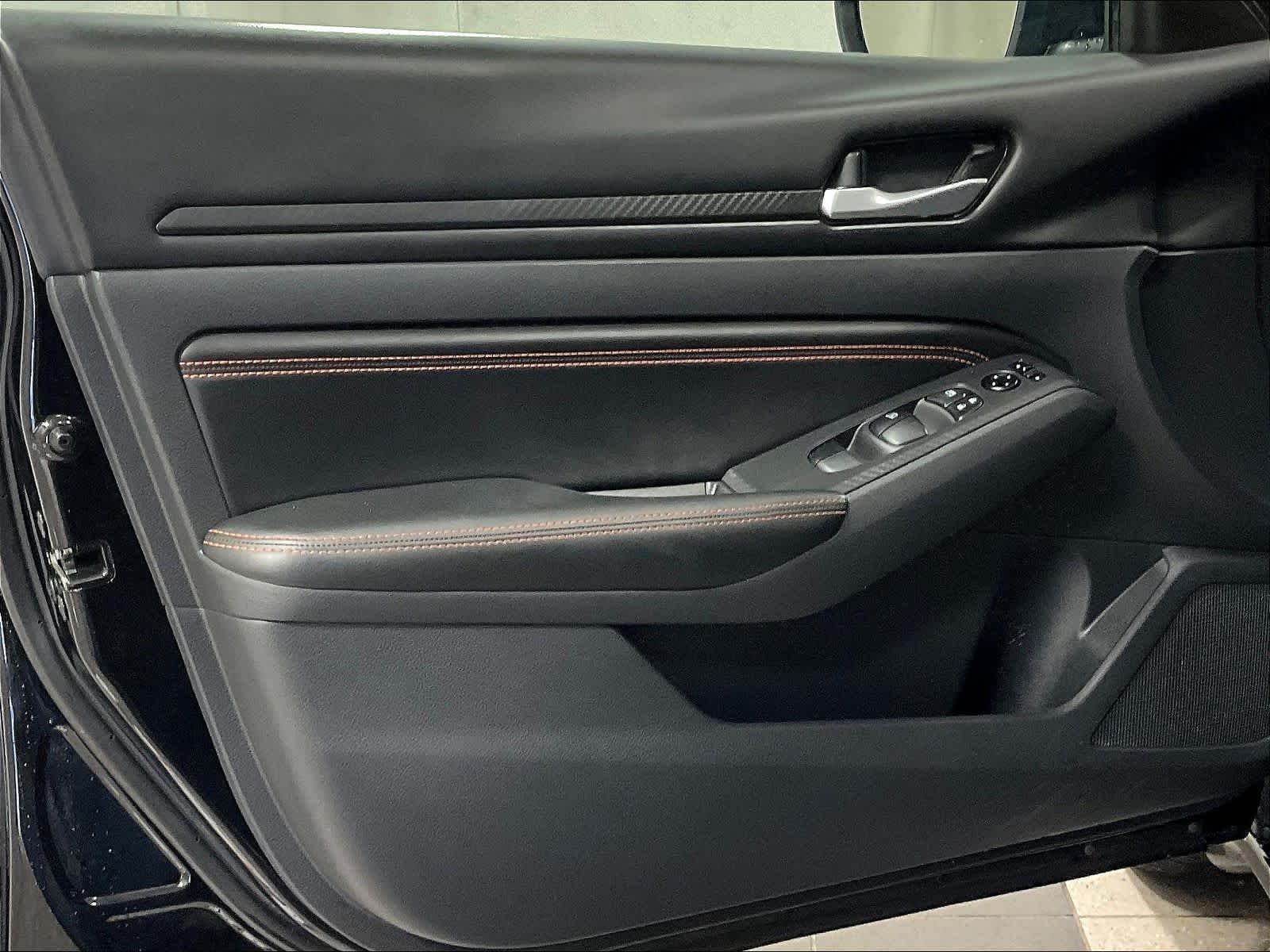 2022 Nissan Altima 2.5 SR - Photo 9