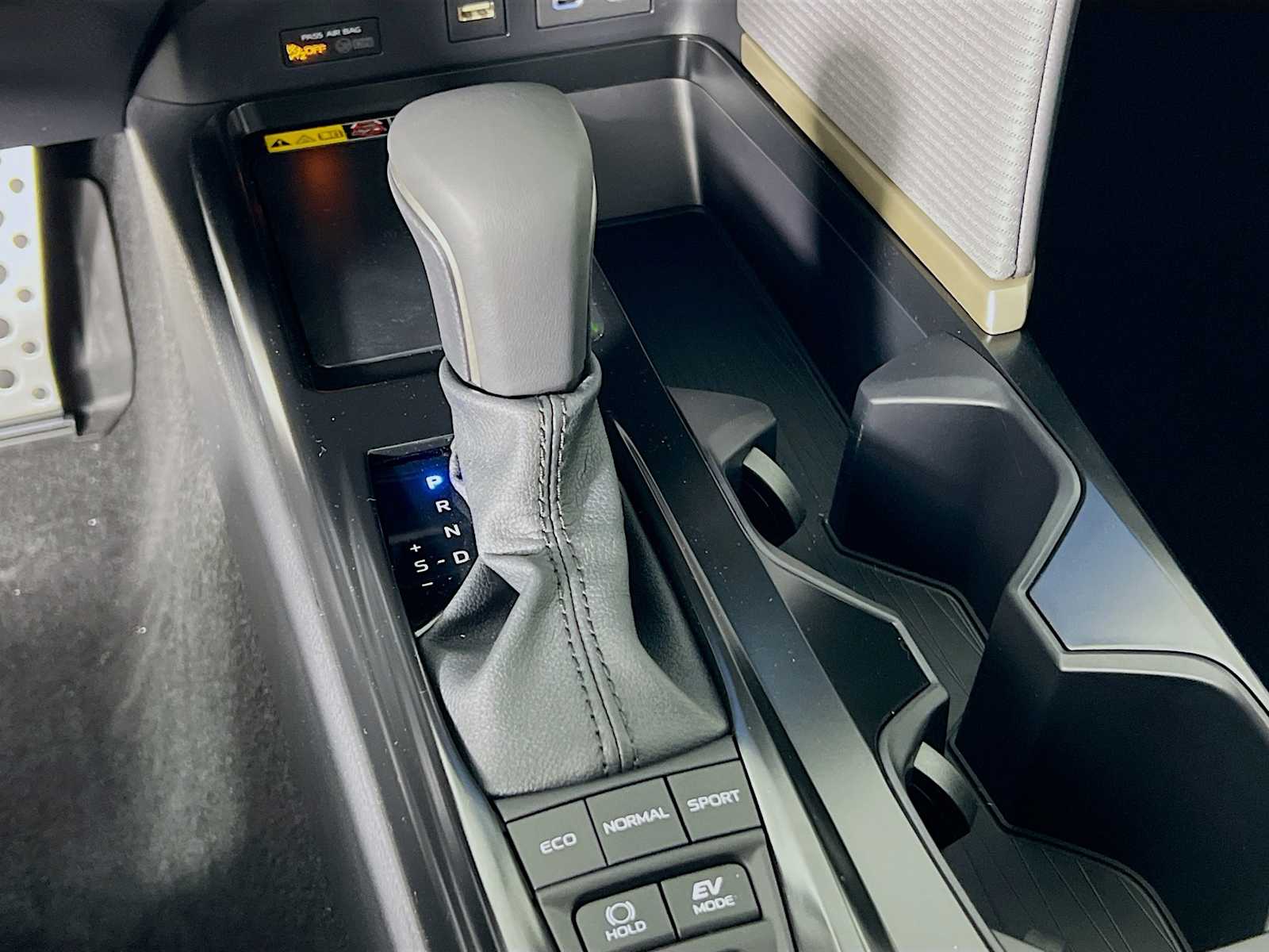 2026 Toyota Camry SE - Photo 11