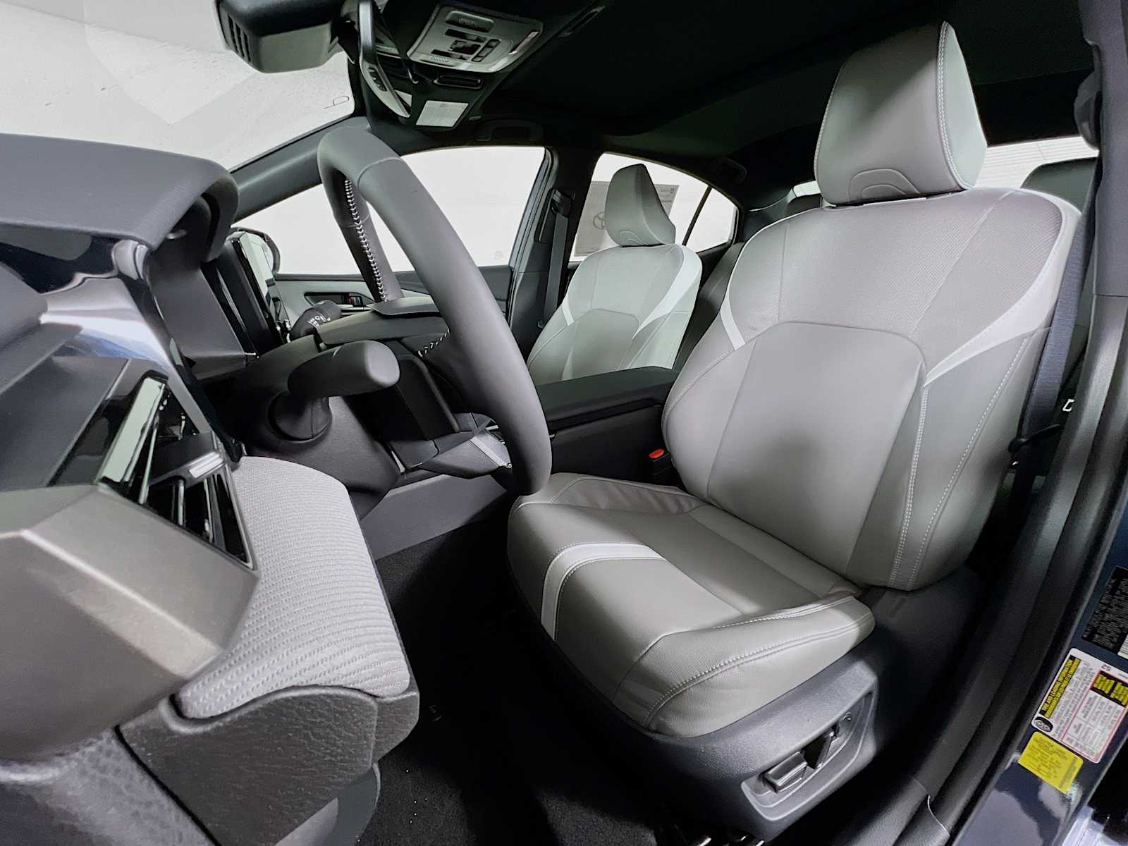 2026 Toyota Camry SE - Photo 12