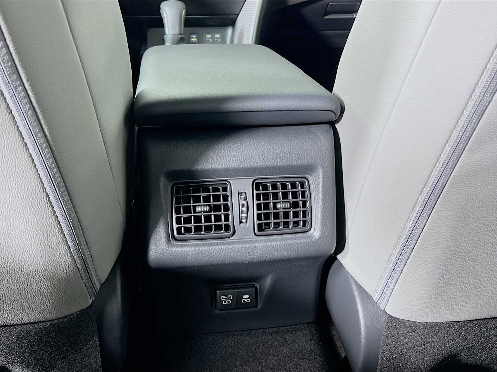 2026 Toyota Camry SE - Photo 14
