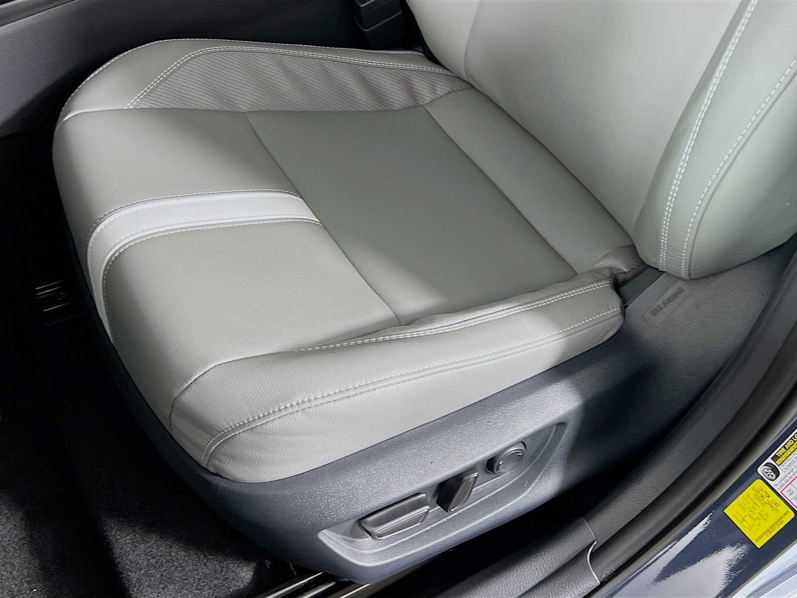 2026 Toyota Camry SE - Photo 17