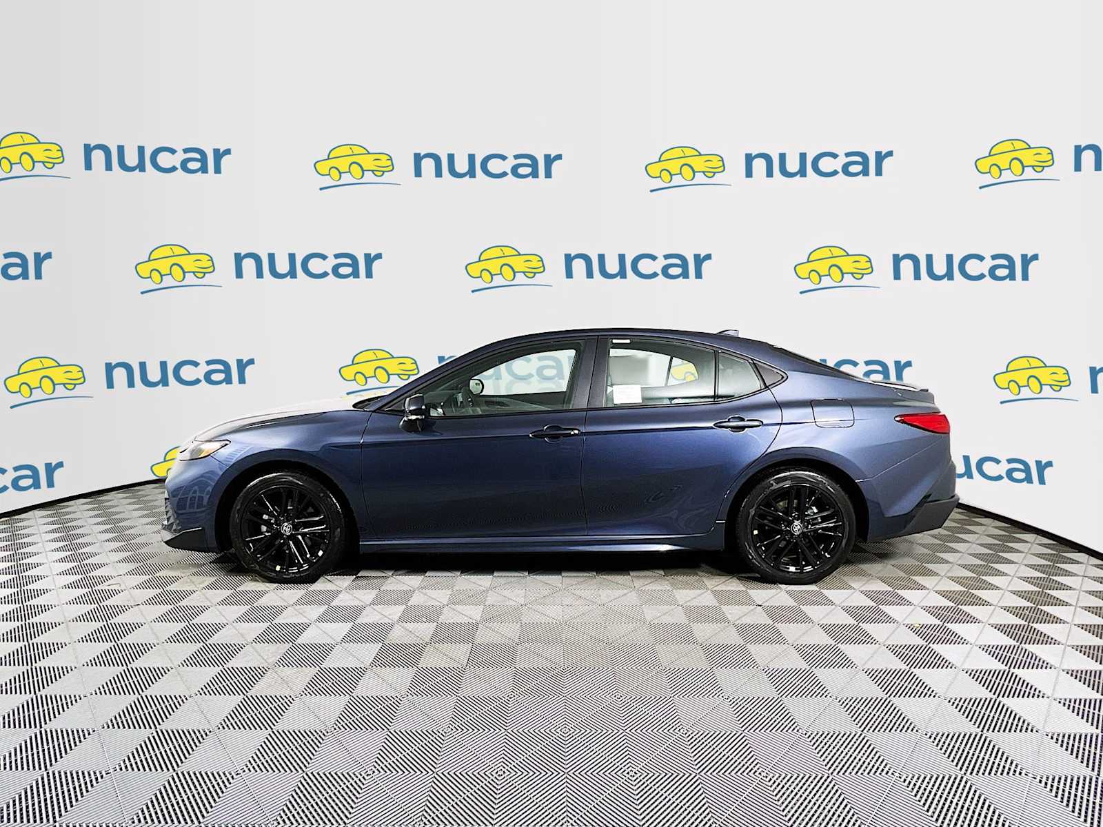 2026 Toyota Camry SE - Photo 3