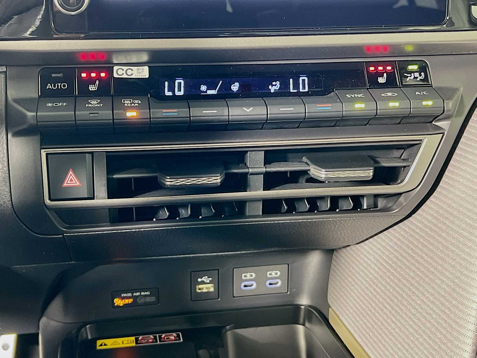 2026 Toyota Camry SE - Photo 10
