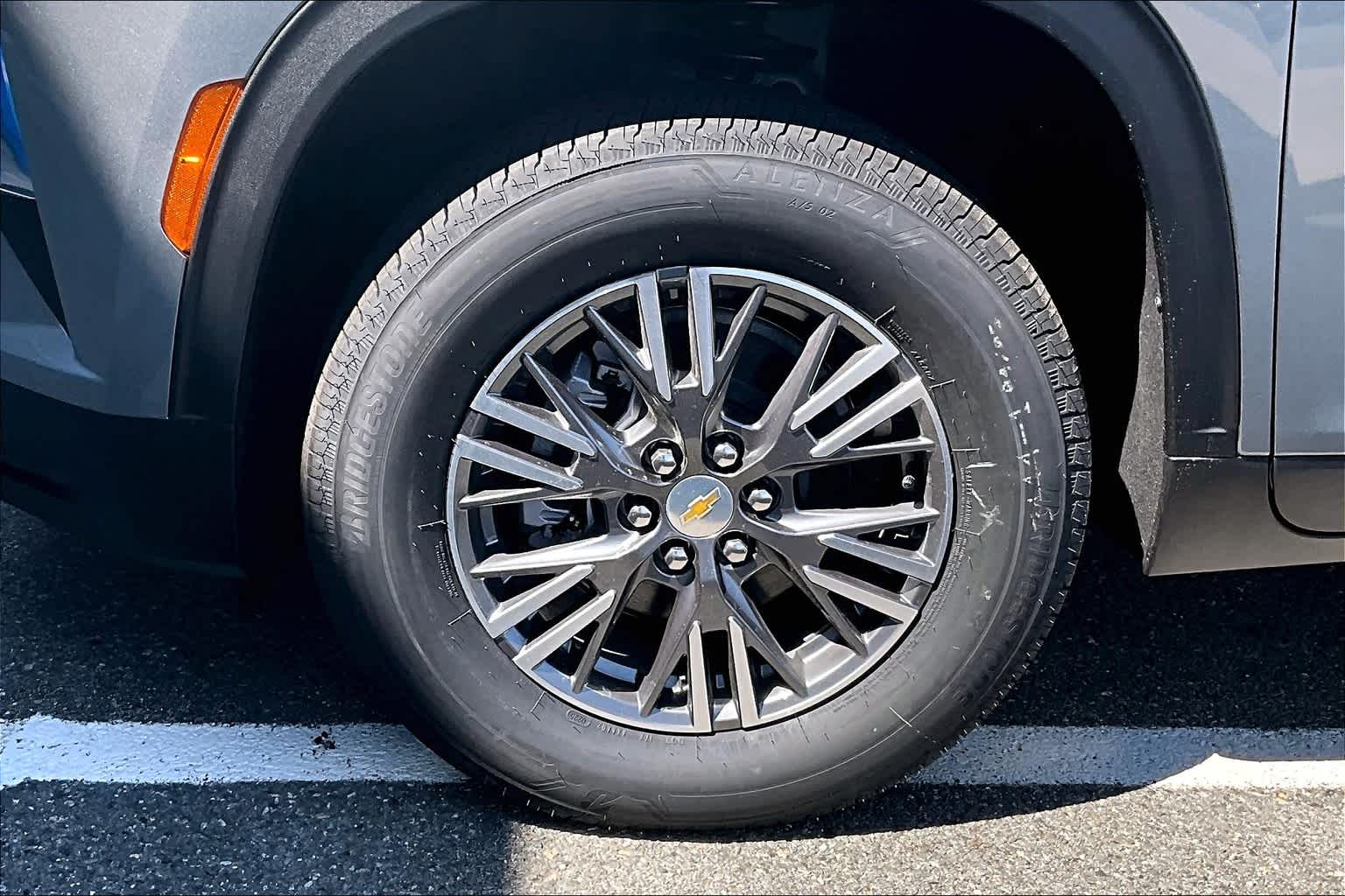 2025 Chevrolet Traverse FWD LT - Photo 8