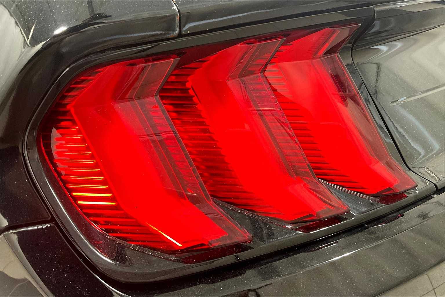 2020 Ford Mustang EcoBoost Premium - Photo 33