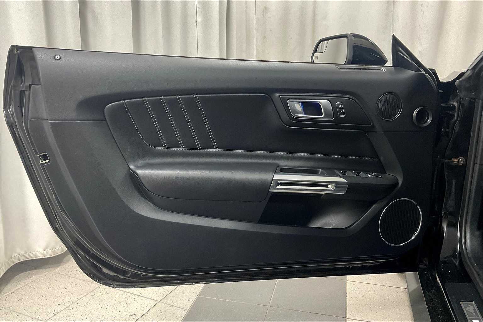 2020 Ford Mustang EcoBoost Premium - Photo 9