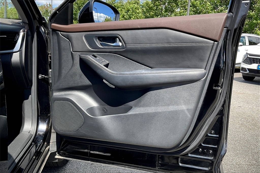 2022 Nissan Rogue SV - Photo 11