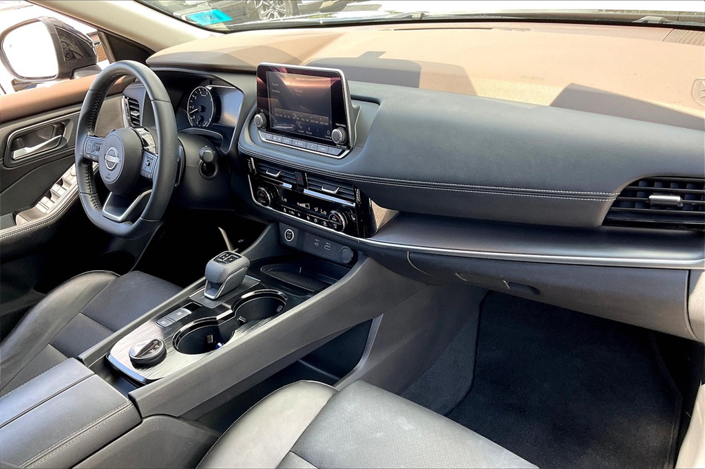 2022 Nissan Rogue SV - Photo 13