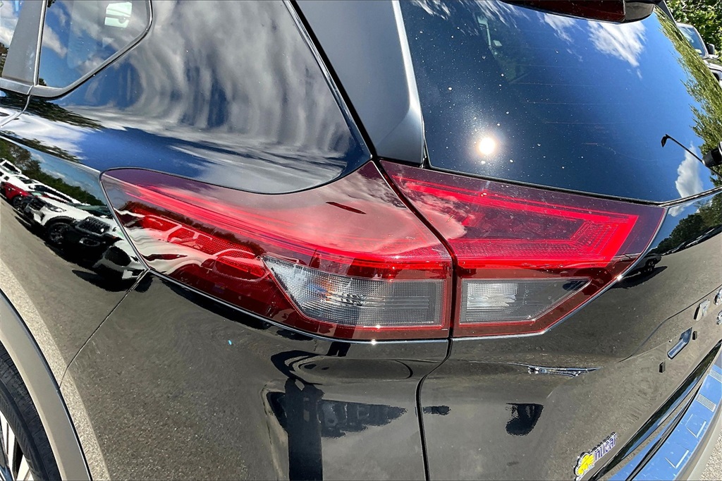 2022 Nissan Rogue SV - Photo 32