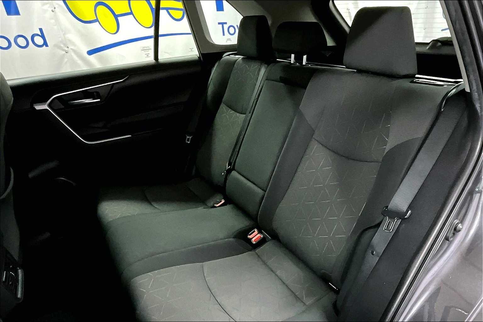 2021 Toyota RAV4 XLE - Photo 15