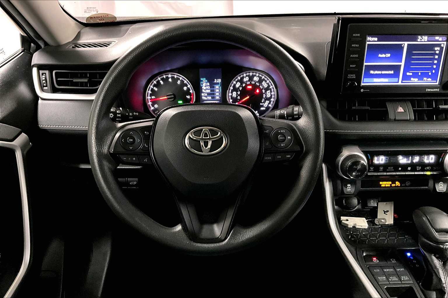 2021 Toyota RAV4 XLE - Photo 17