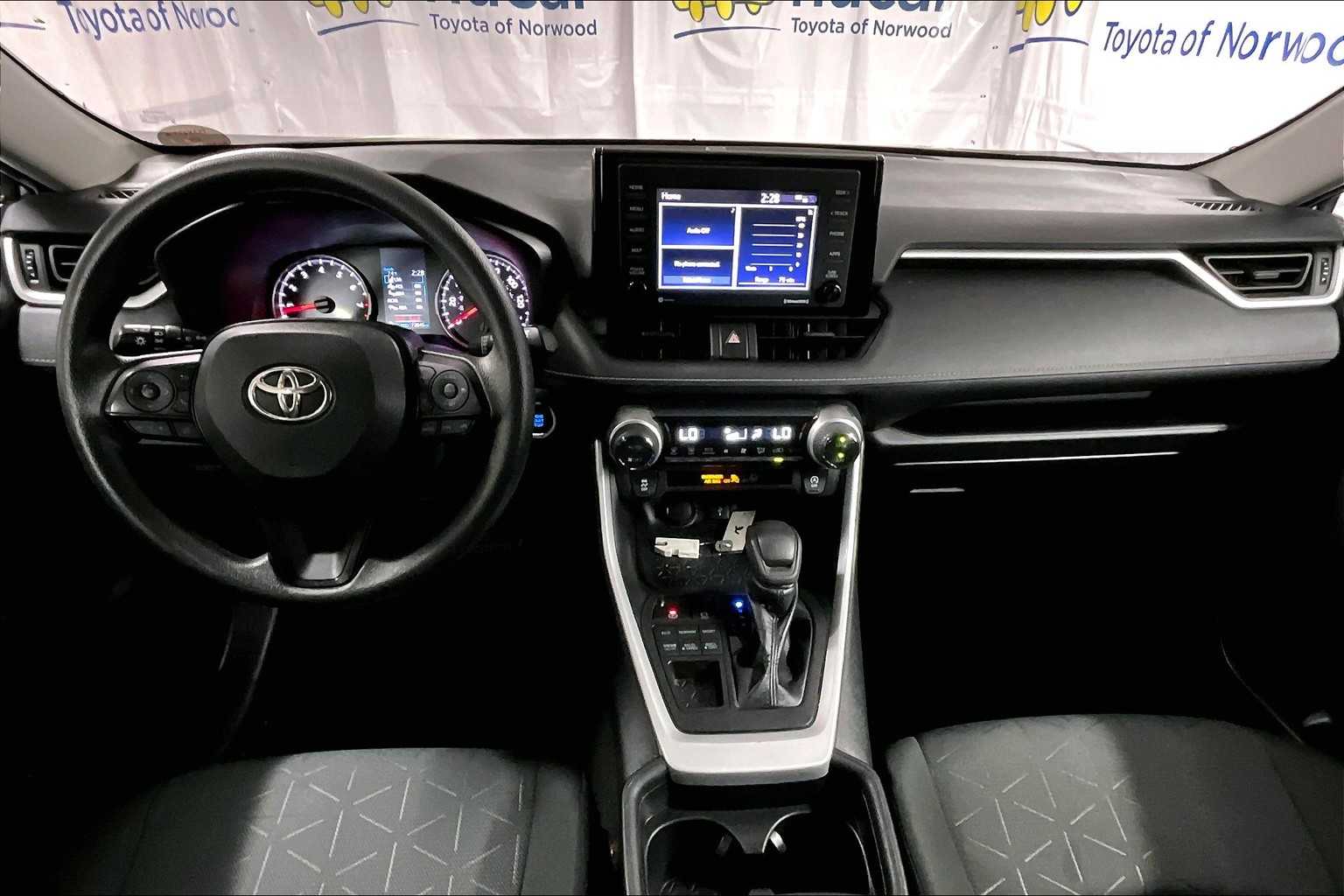 2021 Toyota RAV4 XLE - Photo 21