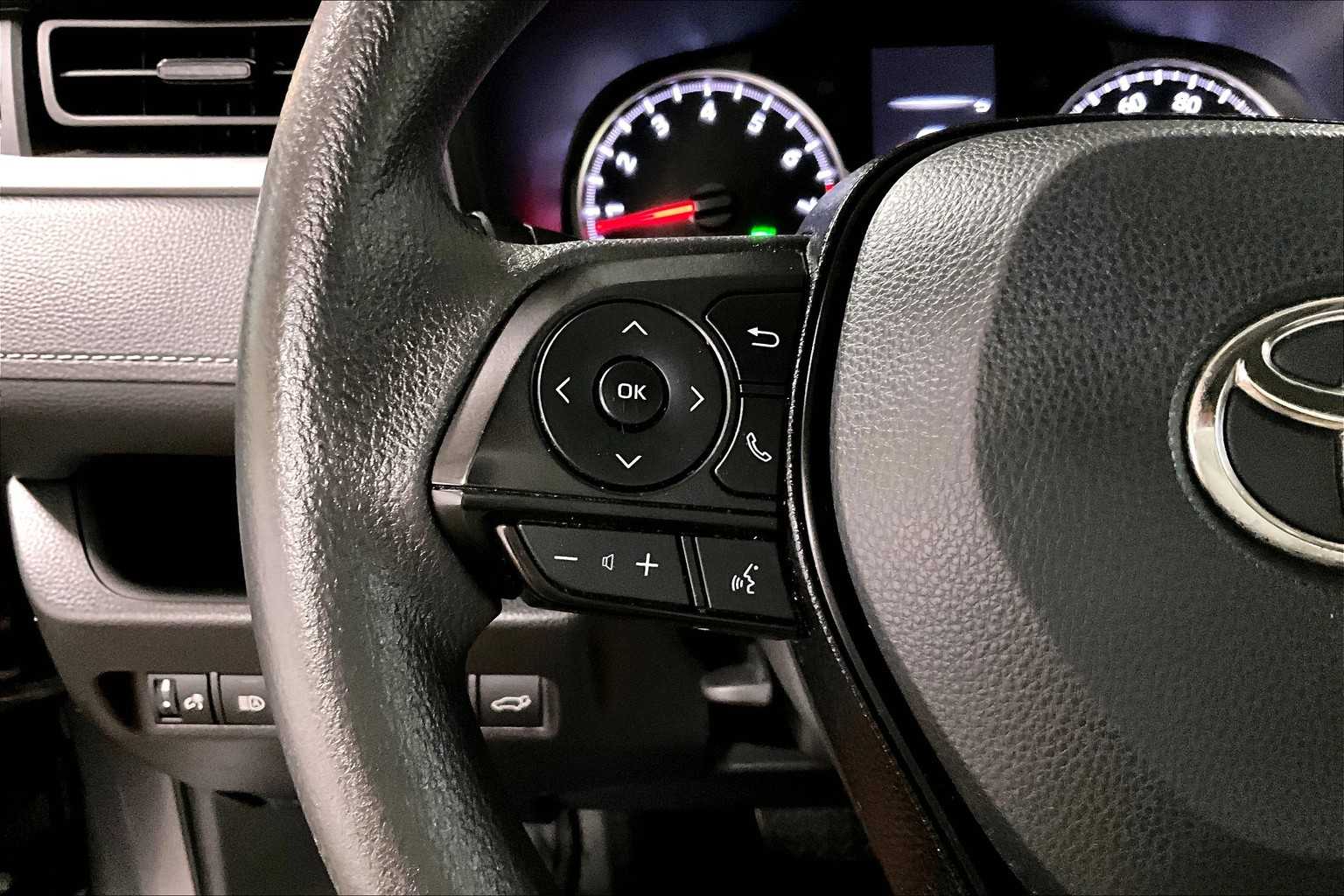 2021 Toyota RAV4 XLE - Photo 23