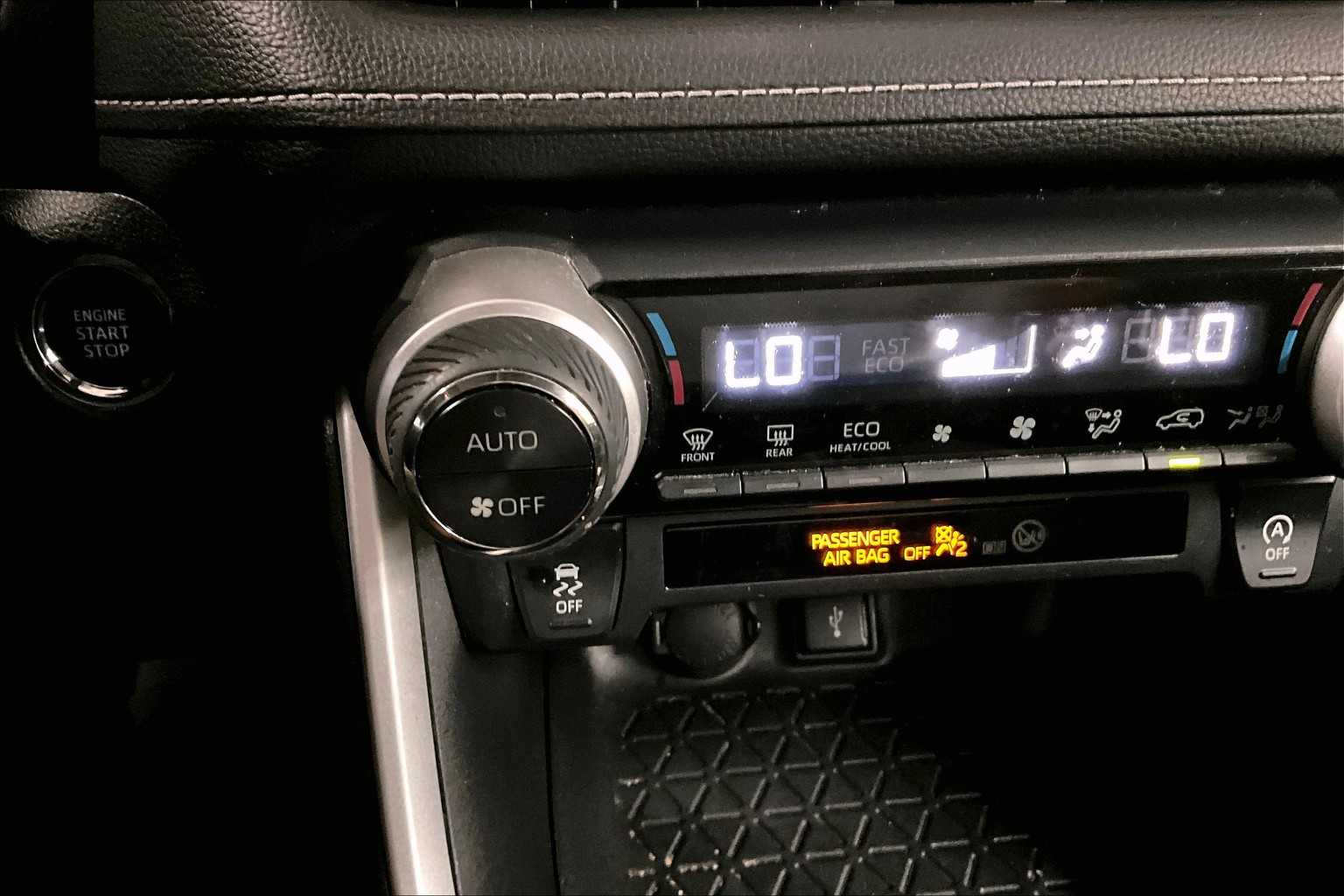 2021 Toyota RAV4 XLE - Photo 26