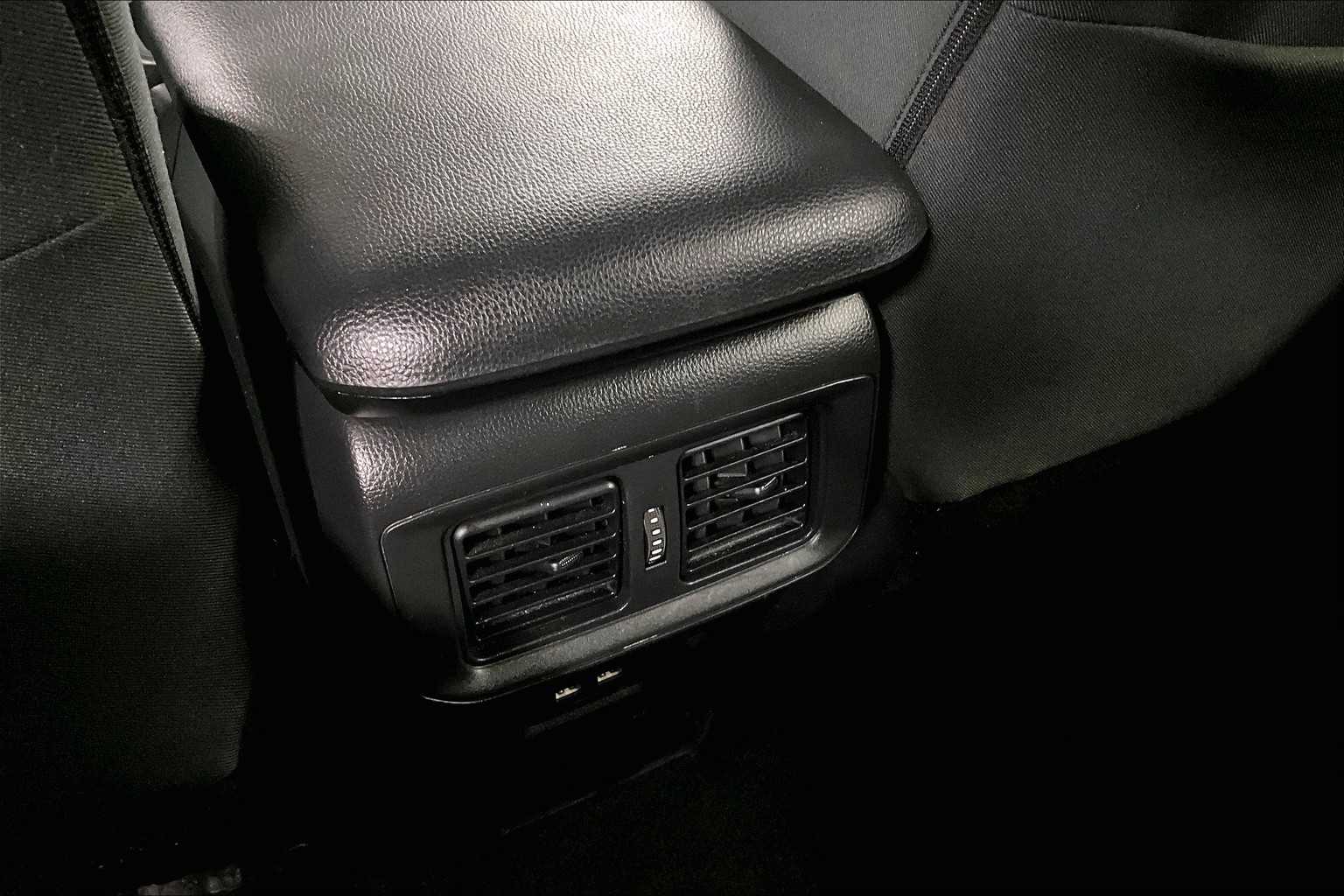 2021 Toyota RAV4 XLE - Photo 28