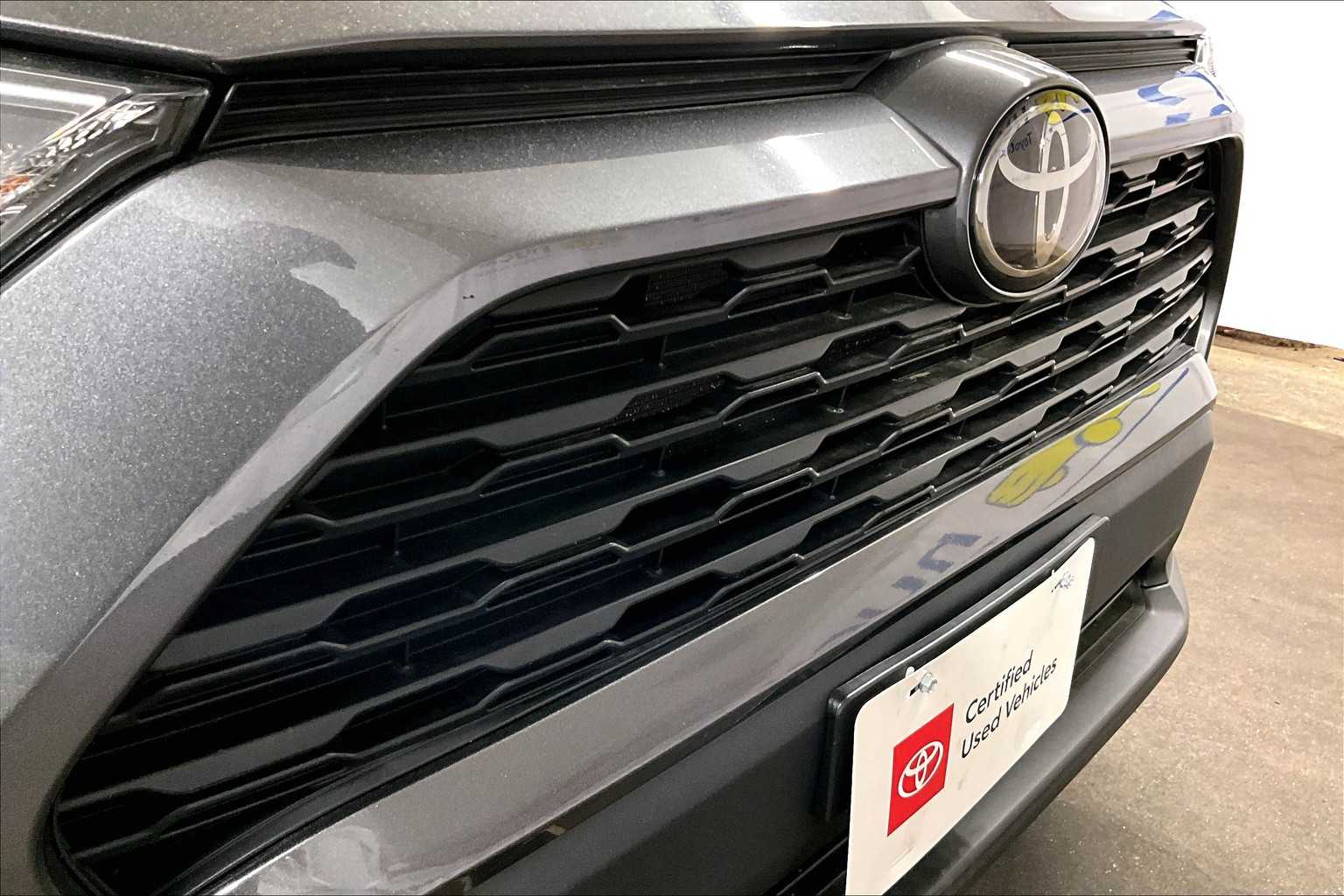 2021 Toyota RAV4 XLE - Photo 32