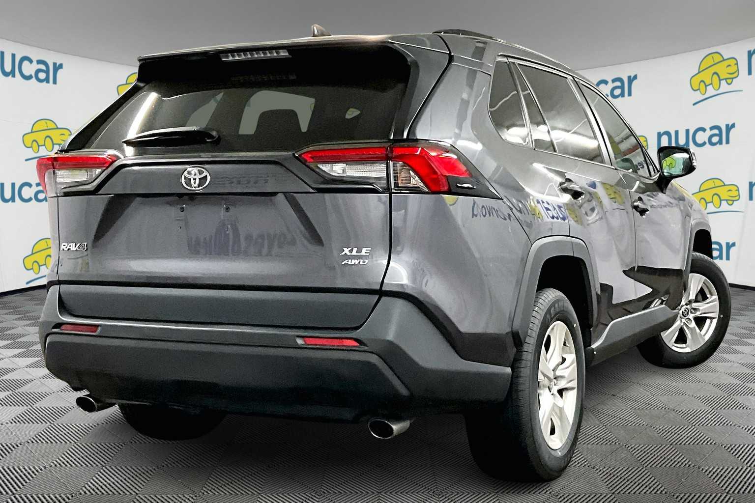 2021 Toyota RAV4 XLE - Photo 6