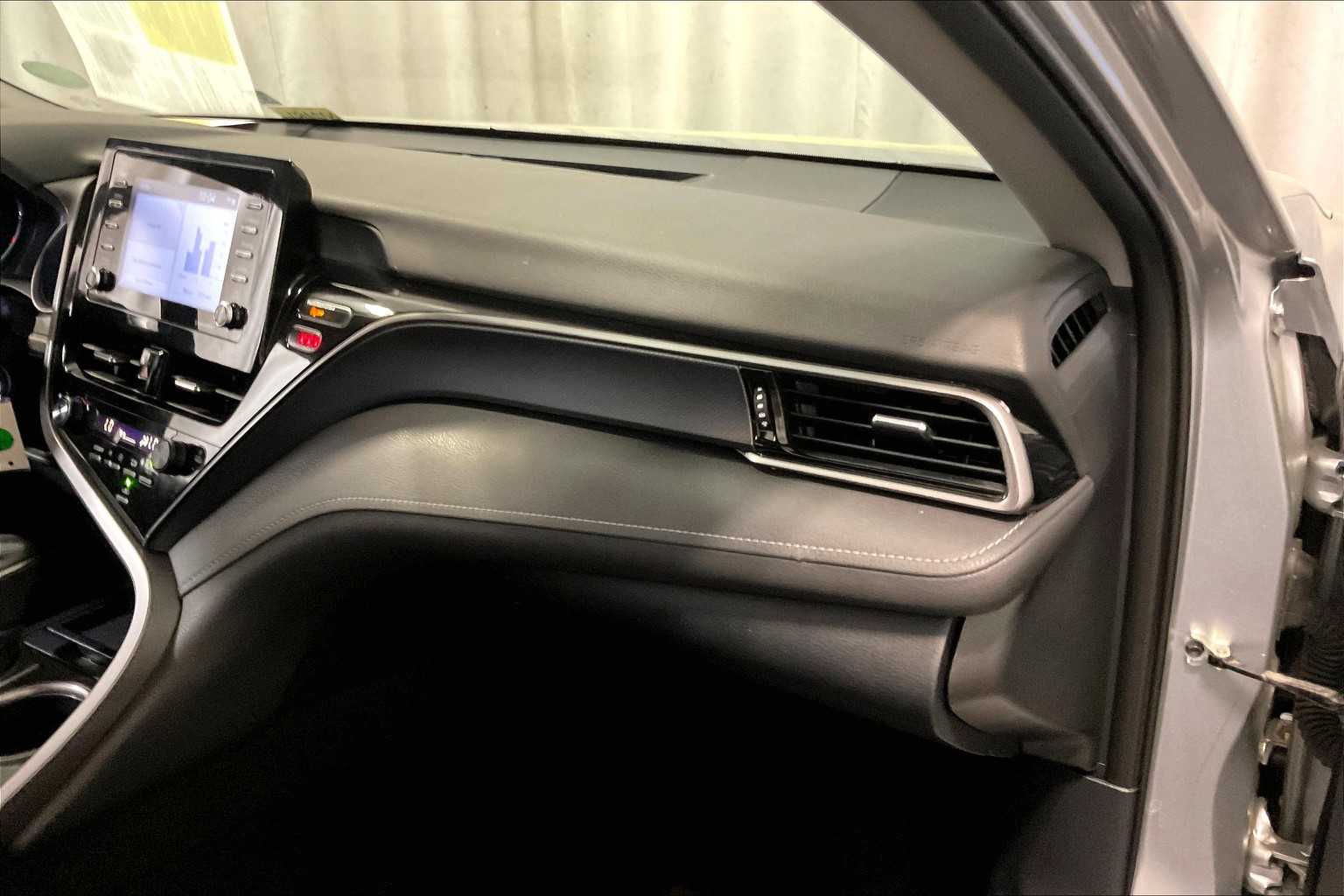 2022 Toyota Camry SE - Photo 13