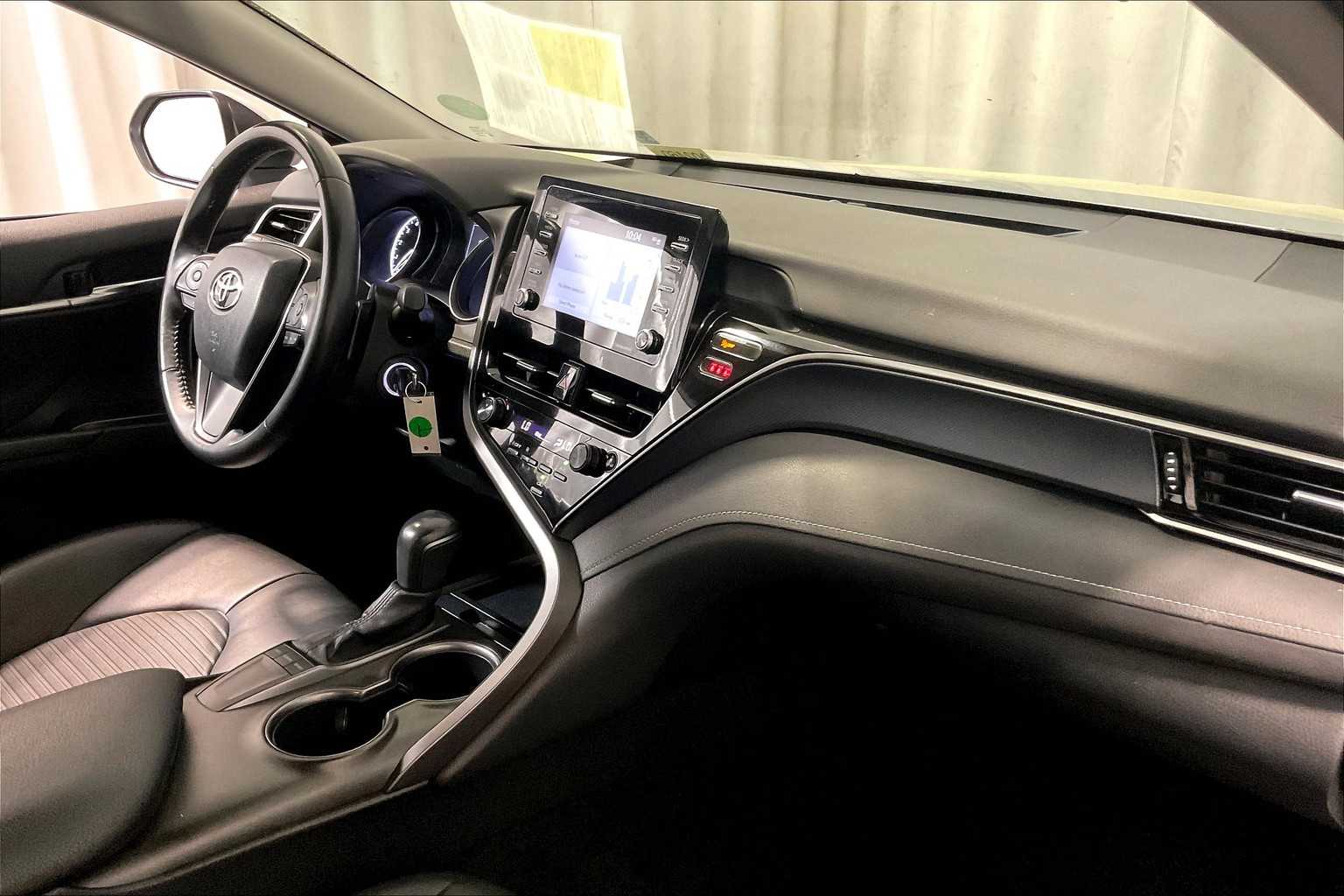 2022 Toyota Camry SE - Photo 14