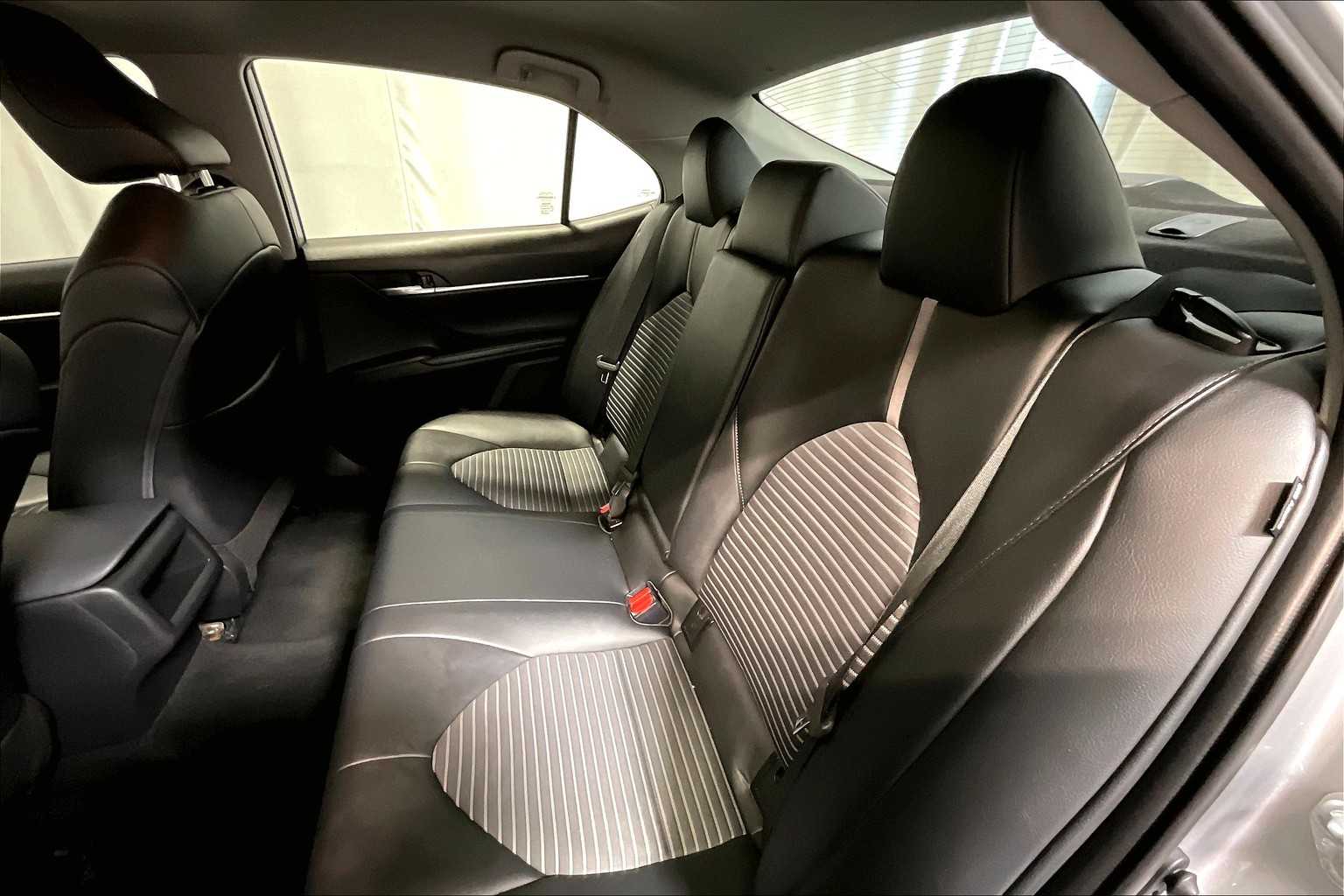 2022 Toyota Camry SE - Photo 15