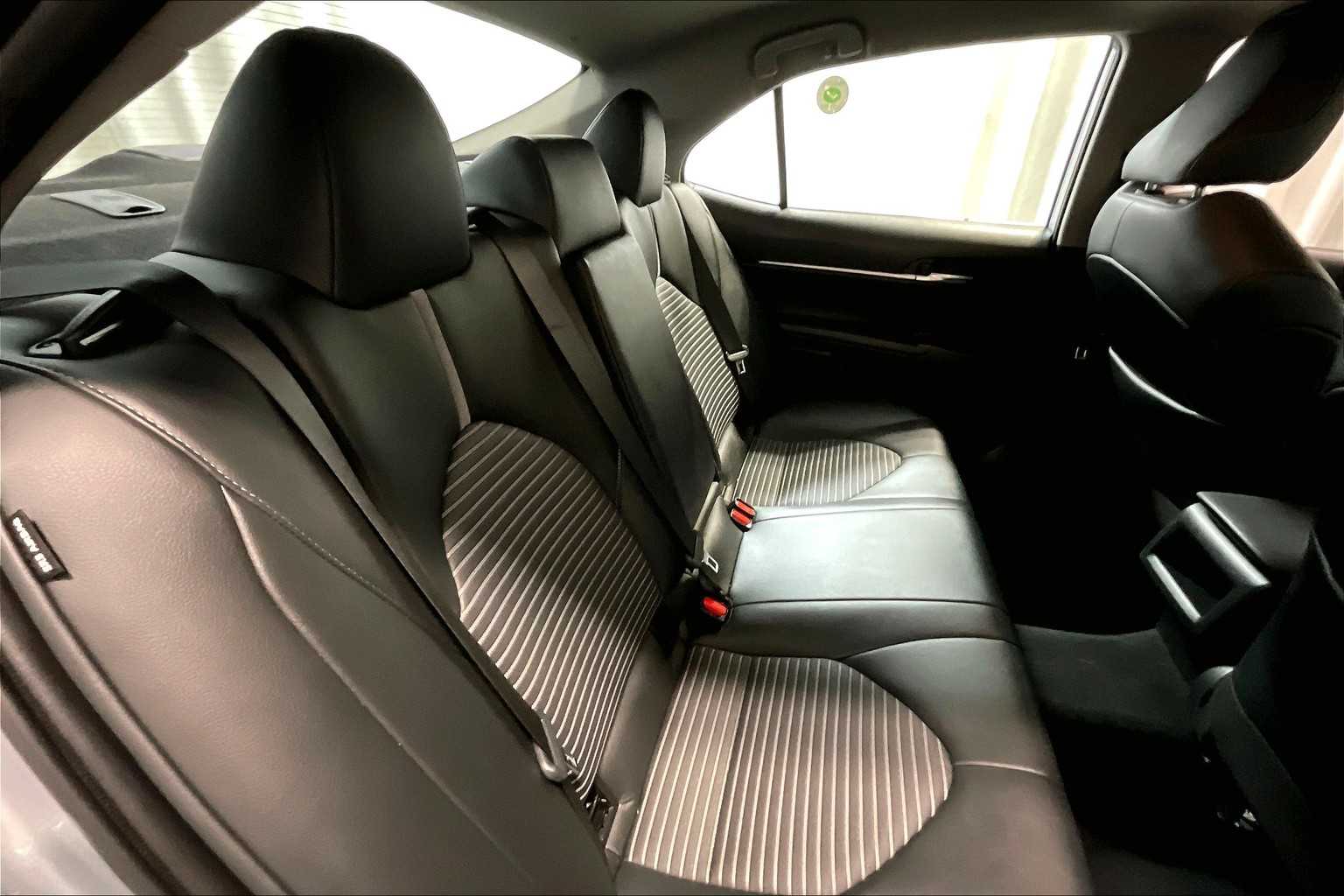 2022 Toyota Camry SE - Photo 16