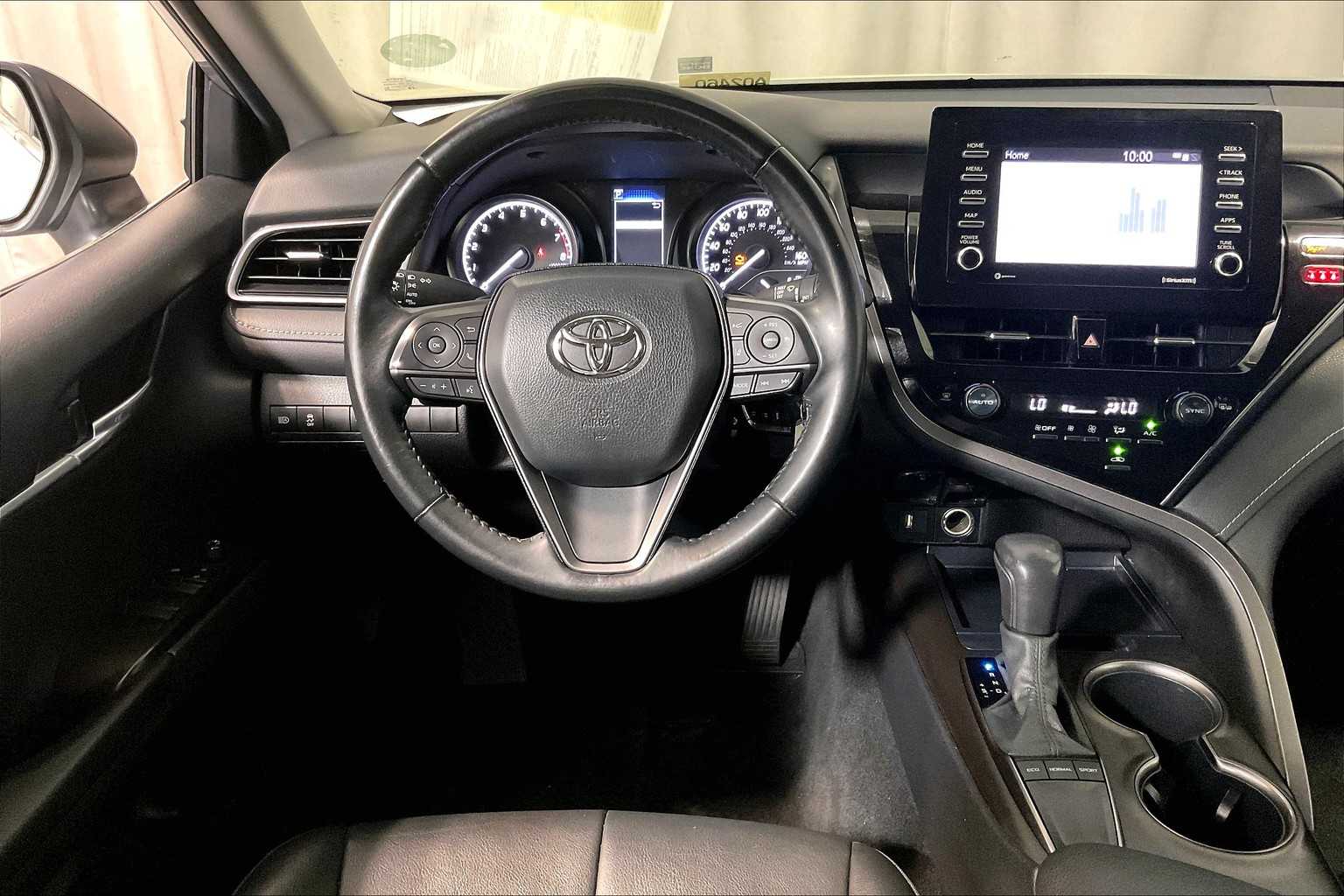 2022 Toyota Camry SE - Photo 17