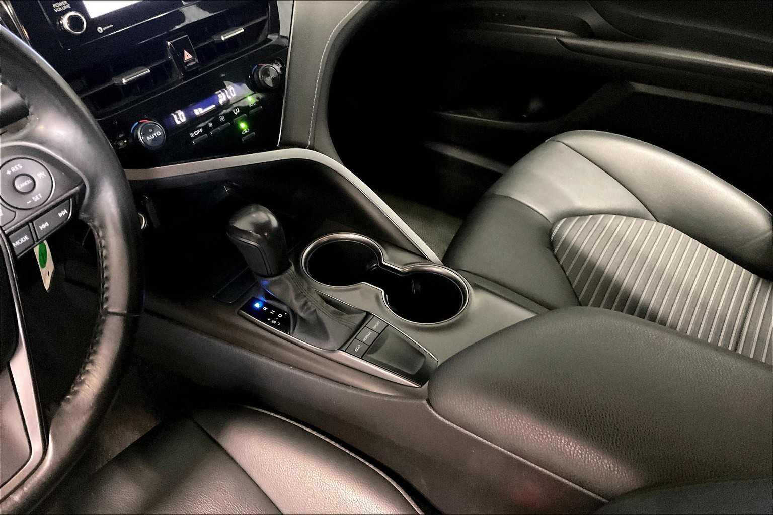 2022 Toyota Camry SE - Photo 20
