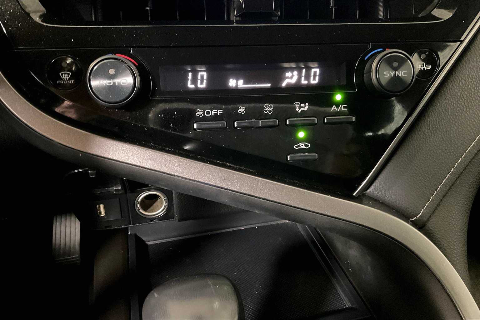 2022 Toyota Camry SE - Photo 25