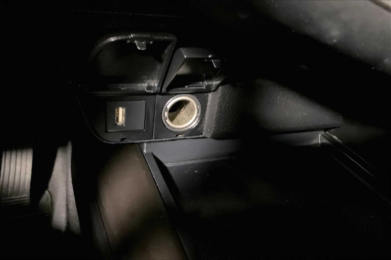 2022 Toyota Camry SE - Photo 26
