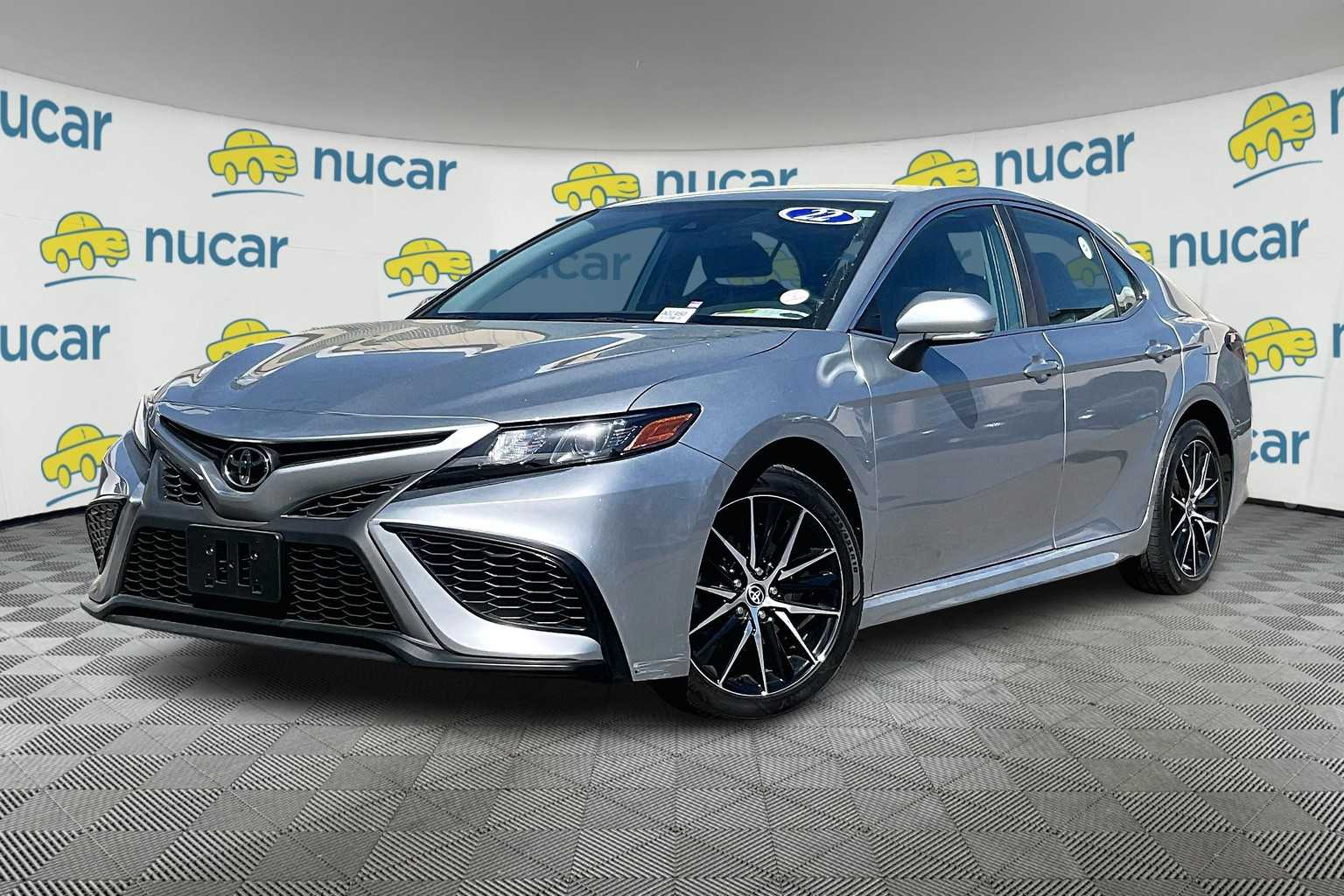 2022 Toyota Camry SE - Photo 3