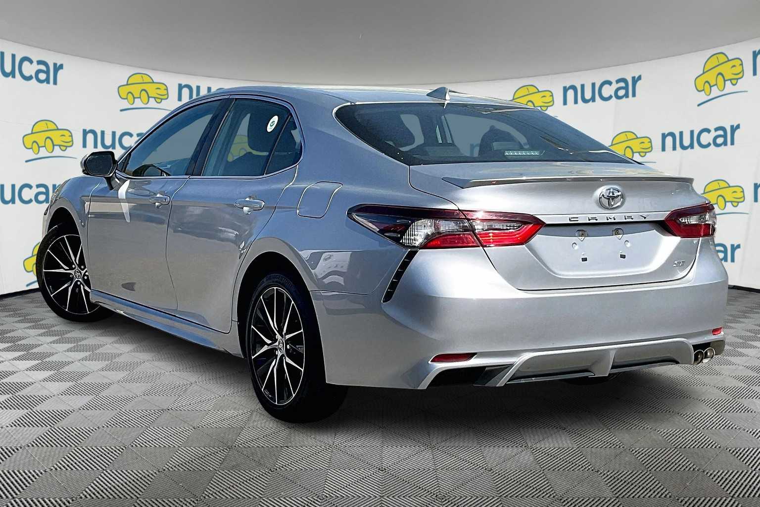 2022 Toyota Camry SE - Photo 4